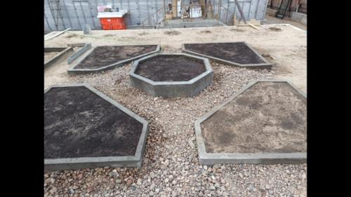 Строительство цветника из бетона - это отличный способ создать долговечное и эстетичное оформление вашего сада или приусадебного участка. 02 Строительство цветника из бетона - это отличный способ создать долговечное и эстетичное оформление вашего сада или приусадебного участка. 02