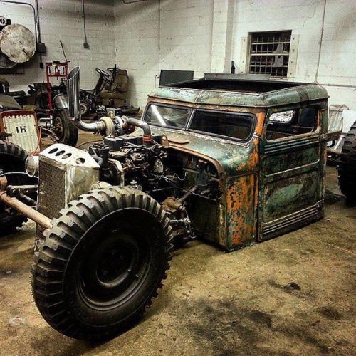 Мастерская пропитанная атмосферой и суровостью. 09