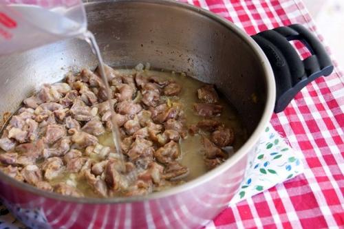 Куриные желудочки в подливке. 06