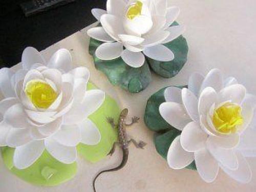 Лилия из пластиковых ложек. 04 Лилия из пластиковых ложек. 04