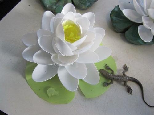Лилия из пластиковых ложек. 02 Лилия из пластиковых ложек. 02