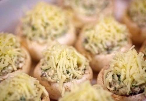 Шампиньоны с курицей и сыром. 08