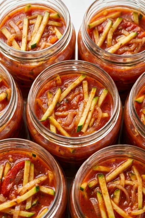 Пробу снимаю еще горячей и каждый раз радуюсь: кабачки не развариваются, а соус получается густым и пикантным.  
