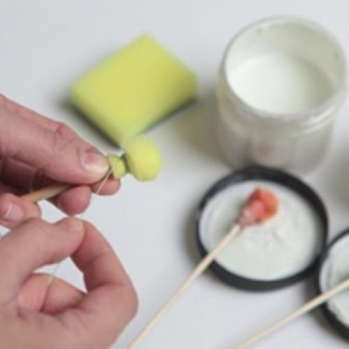 Мы делаем светящихся бабочек на стене. 03