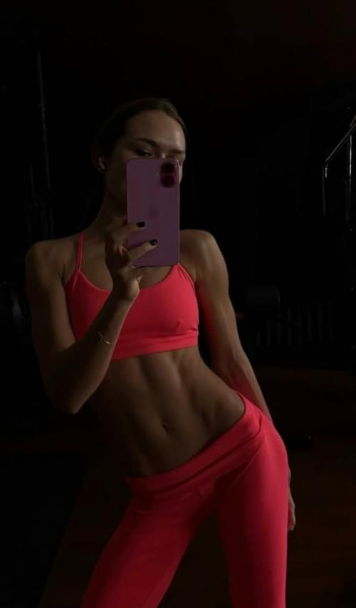 Фигуру дочки Маликова бурно обсуждают в Сети. 01