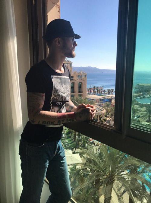 Нас становится все больше. 04