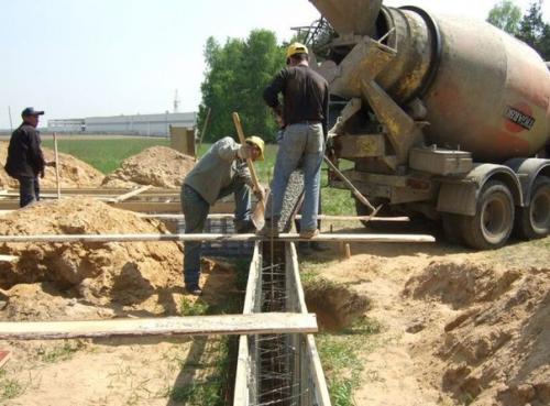 Можно ли заливать фундамент частями. 01