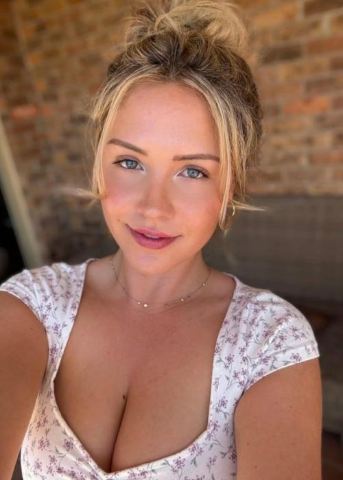 Австралийская модель Onlyfans заработанные на сервисе деньги на потратила.  