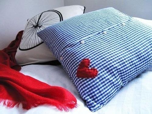 Наволочка на пуговицах из старой рубашки. 06