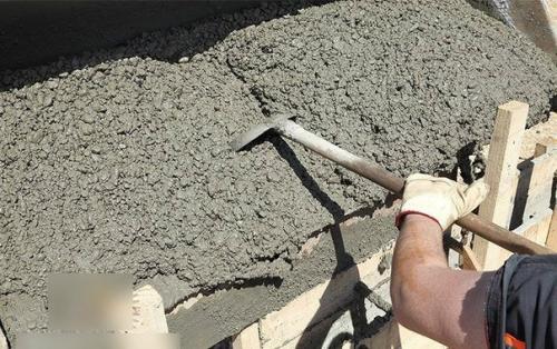 Как построить недорогой забор из необрезной доски. 01 Как построить недорогой забор из необрезной доски. 01