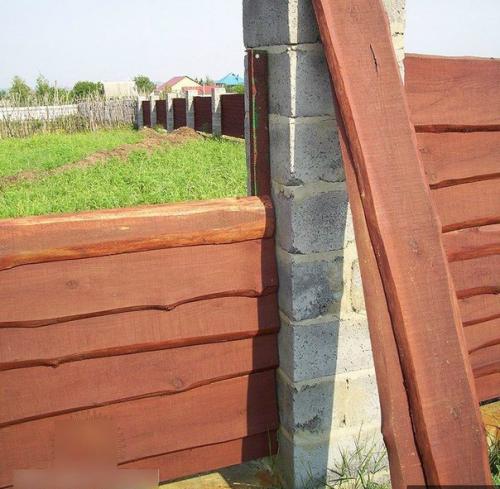 Как построить недорогой забор из необрезной доски. 07 Как построить недорогой забор из необрезной доски. 07