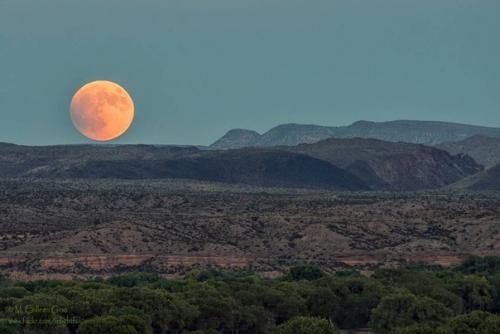 Кровавая Суперлуна: какой ее увидели жители земли. 04