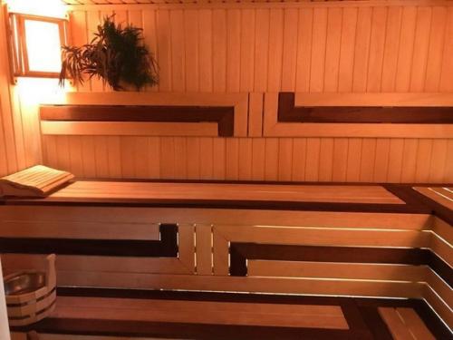 Построили баньку с верандой. 08