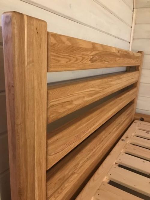 Из массива дуба сделал своими руками вот такую кровать. 02
