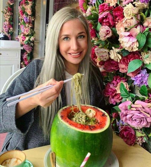 Аппетит во время необычной подачи еды приходит. 05