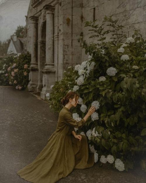 Фотограф Ana March снимает невероятно романтичные автопортреты с привкусом викторианской эстетики. 07