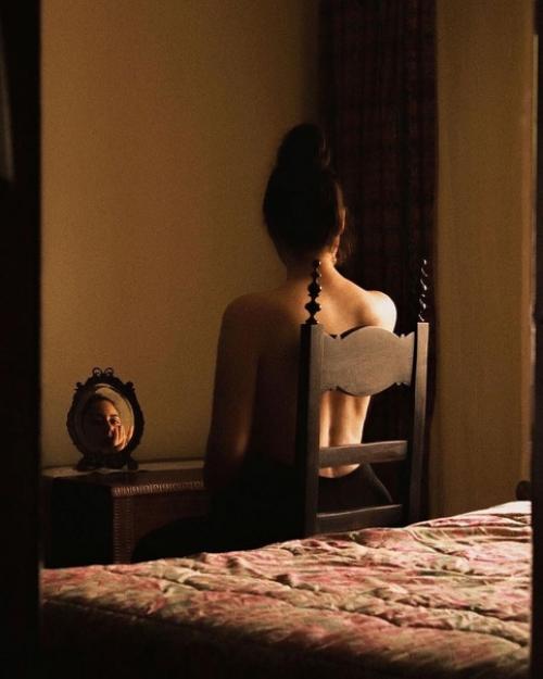 Фотограф Sarah Latif делает весьма эстетичные автопортреты и портреты своего котейки по кличке вито. 06