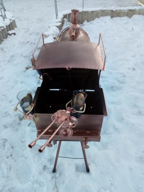 Когда забыла, что на ёлке снег, решила сфоткать с веточкой и весь снег обрушился на модель. 06