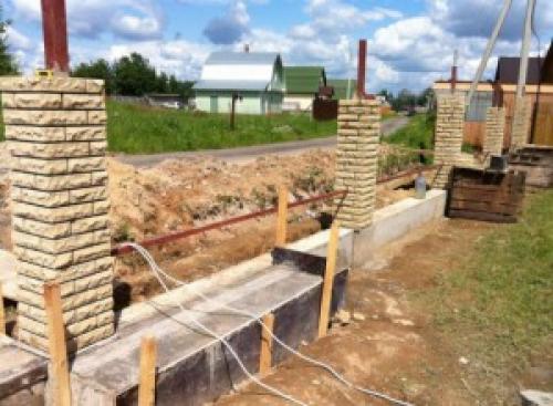 Столбики для забора из кирпича своими руками. 01 Столбики для забора из кирпича своими руками. 01