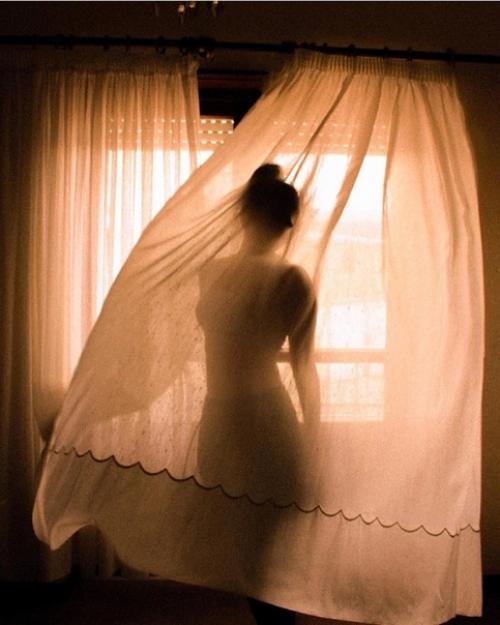 Фотограф Sarah Latif делает весьма эстетичные автопортреты и портреты своего котейки по кличке вито. 01