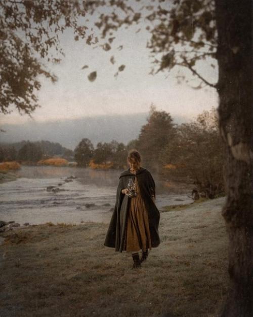 Фотограф Ana March снимает невероятно романтичные автопортреты с привкусом викторианской эстетики. 02