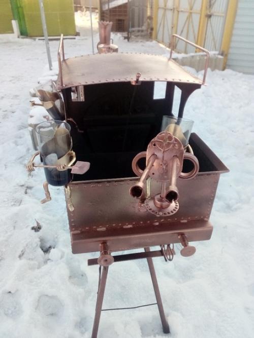 Когда забыла, что на ёлке снег, решила сфоткать с веточкой и весь снег обрушился на модель. 04