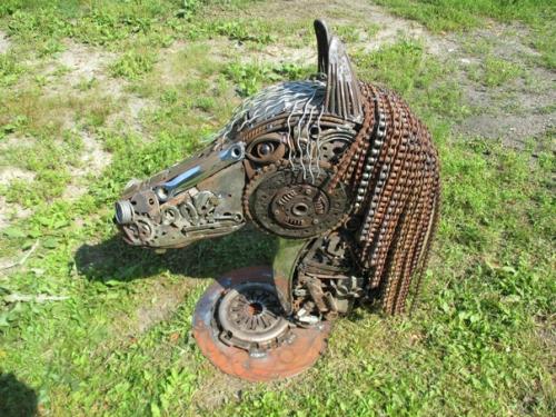 Скульптура из автозапчастей Инцитат. 04