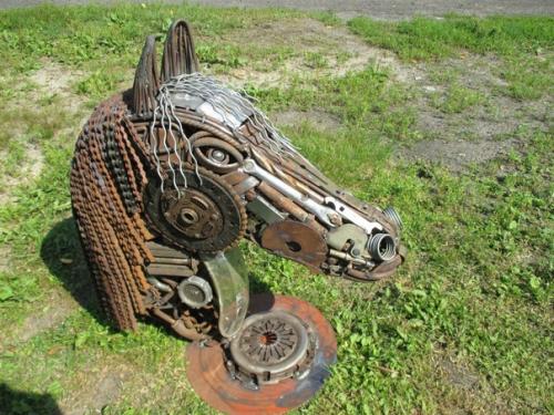 Скульптура из автозапчастей Инцитат. 02