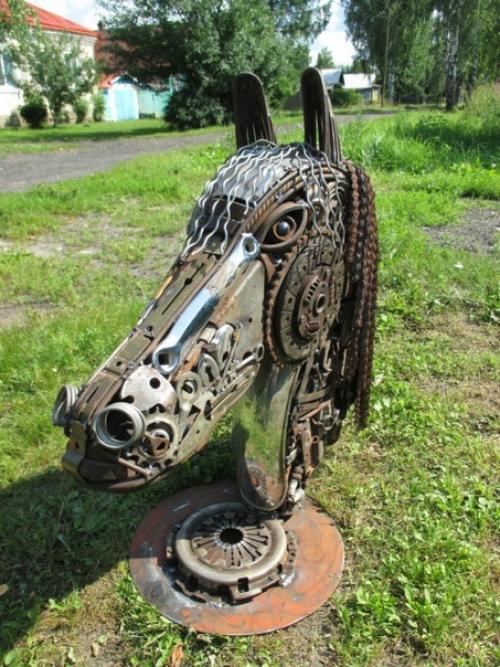 Скульптура из автозапчастей Инцитат. 03