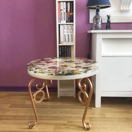 Столик термостойкой смолой покрыт. 01