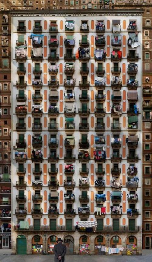 Французский фотохудожник образует причудливые дома из домов, которые называет Вавилоны. 05