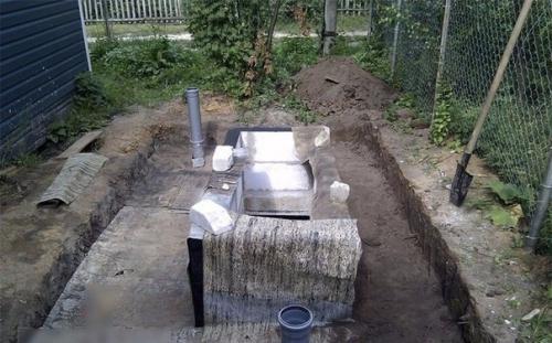 Мы делаем септик из еврокубов. 05