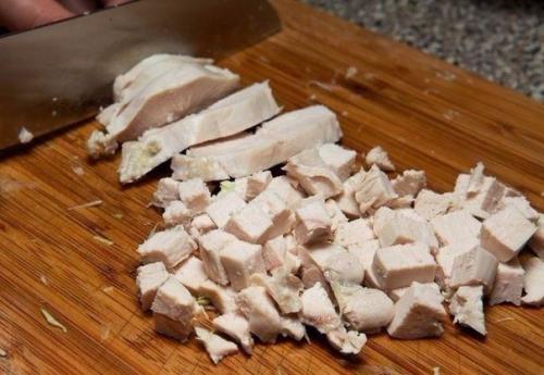 Салат из свежей капусты с курицей. 04