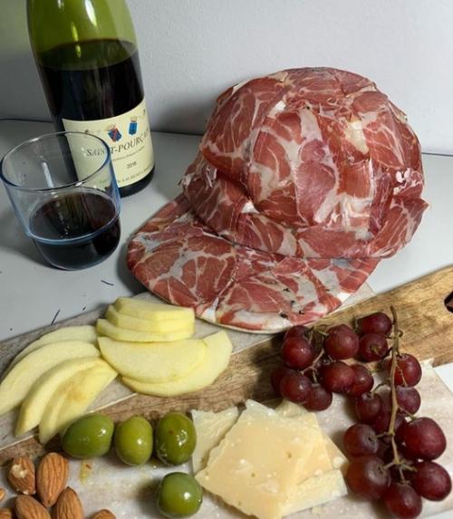 Вот такие аппетитные головные уборы от Brian Downey. 05