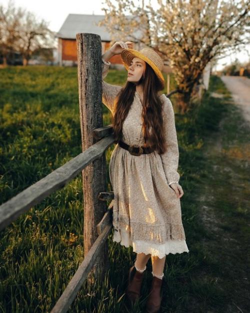 Фотограф: Аlеksееv Piсturеs.  Нежная весенняя фотосессия в деревне в золотой час может быть очаровательным и романтичным опытом. 06