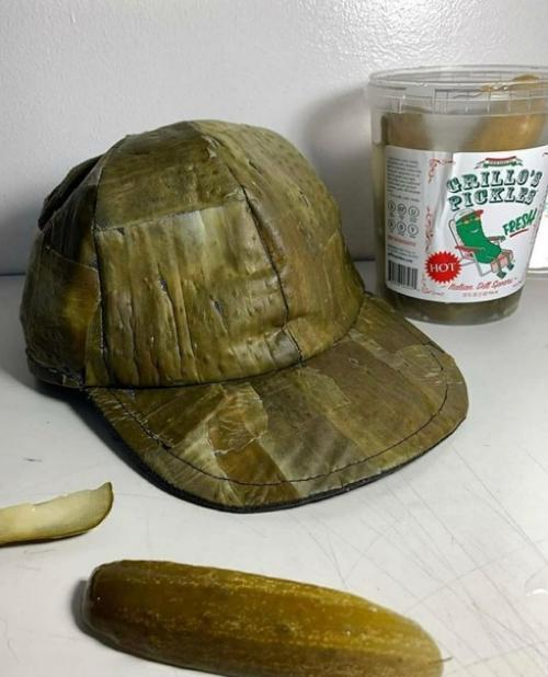 Вот такие аппетитные головные уборы от Brian Downey. 03