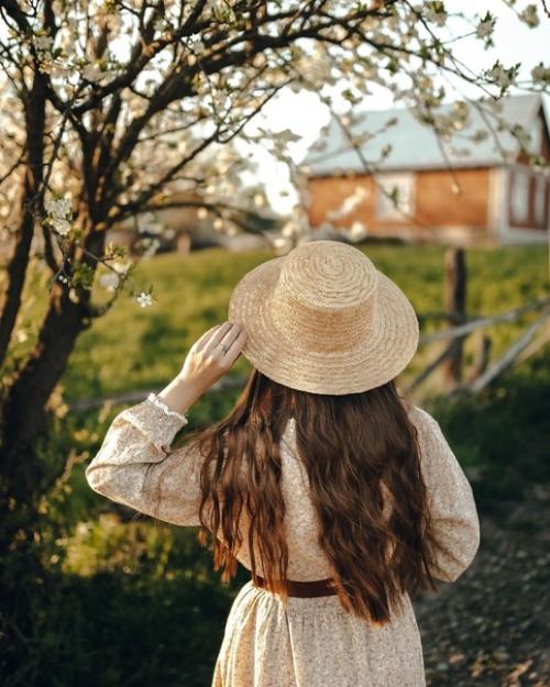 Фотограф: Аlеksееv Piсturеs.  Нежная весенняя фотосессия в деревне в золотой час может быть очаровательным и романтичным опытом. 07