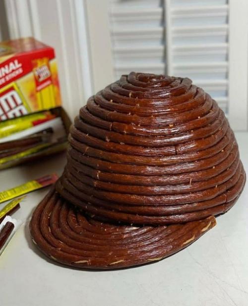 Вот такие аппетитные головные уборы от Brian Downey. 01