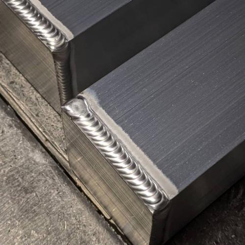 Можно смотреть часами на идеальные швы и хуже от этого они не становятся. 04