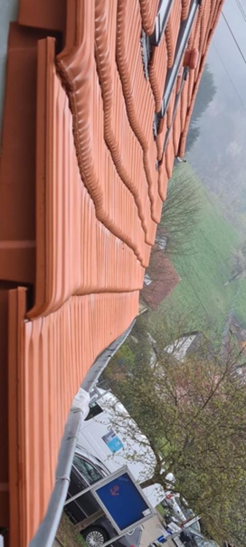 Ваша новая крыша немножко кривая. 01