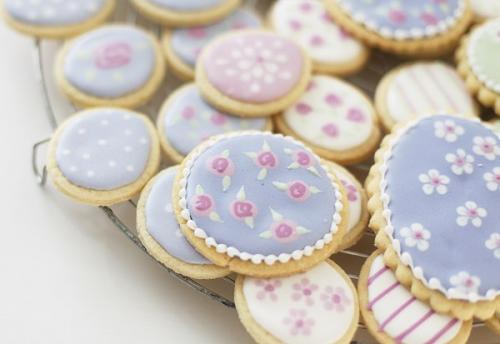 11 рецептов сахарной глазури, чтобы подойти творчески к украшению печенюшек. 03