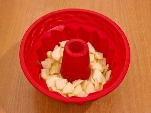 Шарлотка.  Пожалуй, шарлотка - самая популярная выпечка с яблоками. 06