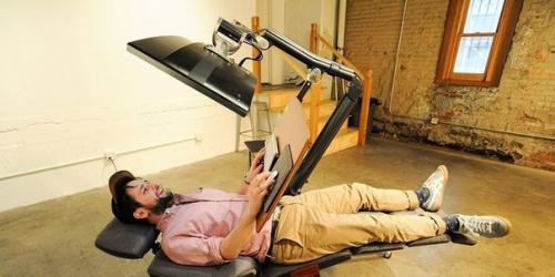 Компьютерный стол, позволяющий работать лёжа. 03