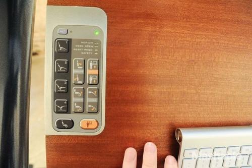 Компьютерный стол, позволяющий работать лёжа. 02