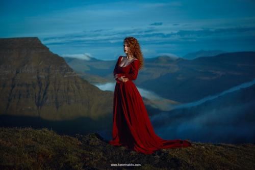 Эту серию мы снимали на рассвете в прекрасных горах фарерских островов. 04