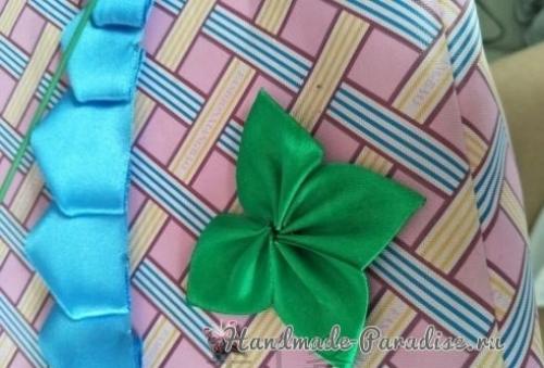 Букет синих роз из атласных лент своими руками. 06