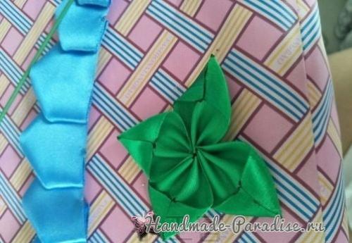 Букет синих роз из атласных лент своими руками. 05