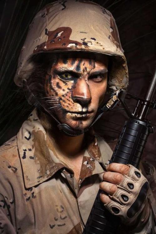 Недавно московский фотограф Александр хохлов представил впечатляющую серию портретов военнослужащих под названием Дикие Солдаты (Wild Soldiers. 04