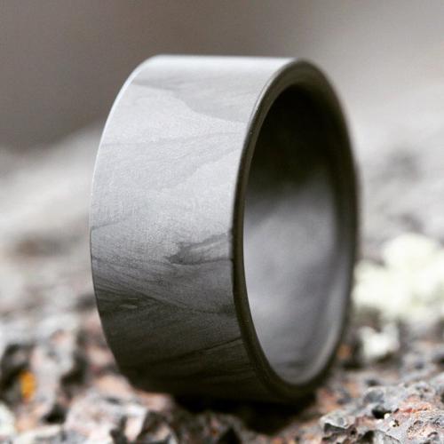 Стильные мужские кольца выполненные из карбона. 03