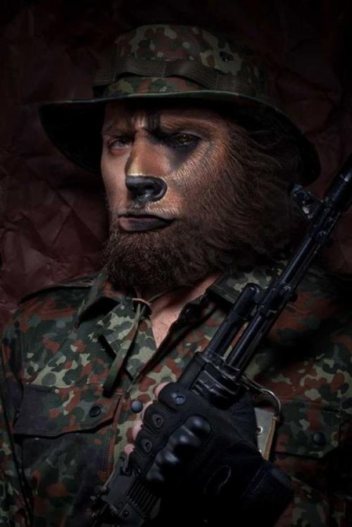 Недавно московский фотограф Александр хохлов представил впечатляющую серию портретов военнослужащих под названием Дикие Солдаты (Wild Soldiers. 05